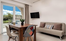 Katsaros Luxury Apts II 5 Min Walk To Beach